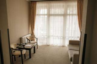 Отель Georg Palace Hotel Черновцы Люкс с балконом-3