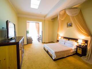 Отель Georg Palace Hotel Черновцы Люкс с балконом-4