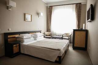 Отель Georg Palace Hotel Черновцы Двухместный номер с 2 отдельными кроватями-8